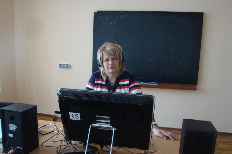 Майбутні перекладачі СумДУ навчатимуться в новому лінгафонному кабінеті
