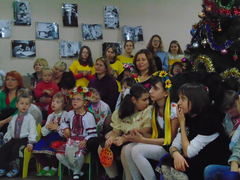 У день Святого Миколая студенти СумДУ привітали дітей у центрі реабілітації 