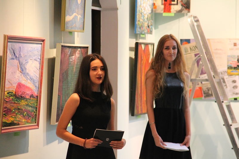 У СумДУ відкрили художню виставку «Шляхи творчості» 
