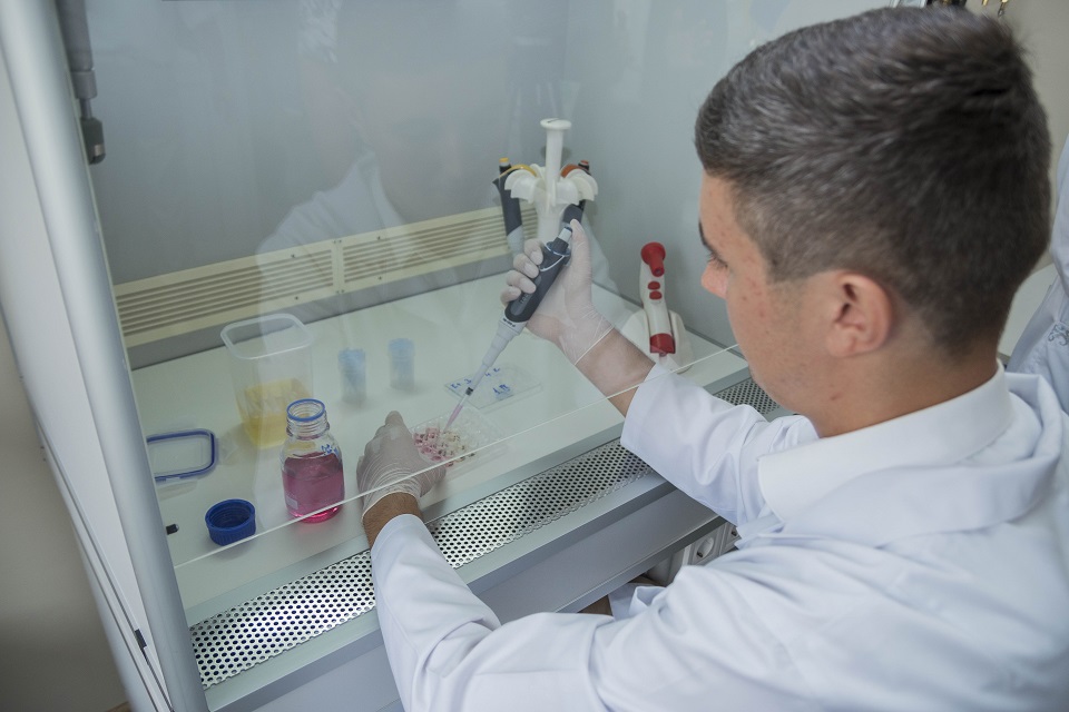 У СумДУ відкрили унікальну Лабораторію клітинних культур у рамках програми «Горизонт 2020»
